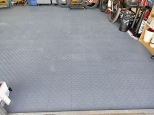 SucceBuy Garagen-BodenbeschlägeBodenbelag Garagenbodenfliesen, 30,5 x 30,5 x 1,3 cm, 50er-Pack  Bodenschutzmatten Kunden-Foto 2