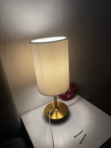 EDISHINE Nachttischlampen 2er-Set, mit USB-A- & USB-C-Anschlüssen, Modern  Zugschalter, inkl. 4W LED-Birnen E27, Tischlampe mit schwarzem Metallsockel Kunden-Foto 1