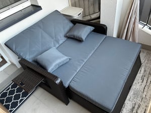 COSTWAY 3 in 1 Polyrattan Gartenliege, Sonnenliege mit verstellbarer Rückenlehne, Seitenablagen, Kissen & Hocker, Loungebett Doppelliege Gartensofa Kunden-Foto 2
