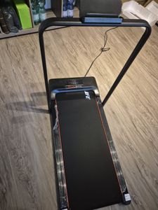 FunLife F1 Walking Pad klappbar – 3-in-1 Untertisch Laufband mit Haltegriff, 1–8 km/h, kompakt & leise für Zuhause, Büro & Homeoffice Kunden-Foto 5