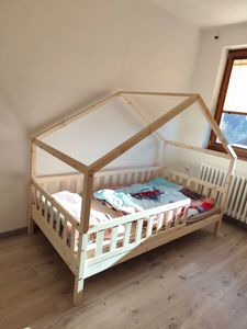 Crazy Pine Hausbett mit Schubladen 80x160 cm – Kinderbett aus Naturholz in Weiß – Bodenbett mit Stauraum und Abnehmbarer Barriere - Crazy House Kunden-Foto 4