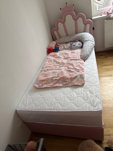 Abrihome Lit d'enfant rembourré 90x200 cm avec LED et 2 tiroirs, lit de princesse Tête de lit en forme de couronne, PU, blanc Photo du client 2