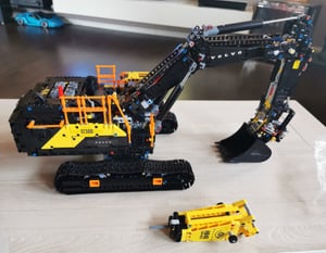LEGO Technic Excavatrice Volvo EC500 Hybride 42215 Set de Construction 2359 Pièces Photo du client 1
