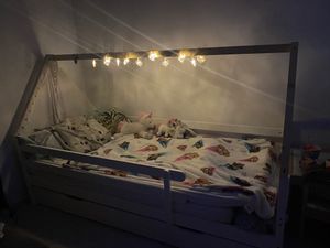 Merax letto per bambini 90x200cm/180x200cm letto estraibile Casa letto allungabile con protezione anticaduta e forma a tetto, in legno massiccio letto singolo e matrimoniale casa per bambini Foto del cliente 4