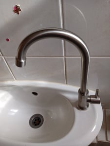 Spültischarmatur Kaltwasser, Cecipa Wasserhahn Küche, 304 Edelstahl Küchenarmatur, 360° Drehbar, Für Waschbecken & Balkon, Gebürstet Kunden-Foto 2