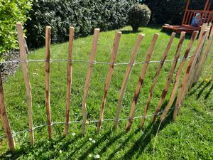 Staketenzaun in 26 Größen - Holzzaun aus Haselnuss - Gartenzaun Holz Höhen 50 cm - 150 cm Länge 5/10 Meter - Kastanienzaun für Garten (90cm x 5m) Kunden-Foto 7