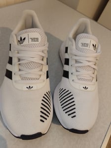 Adidas Originals Swift Run Rf Footwear White / Core Black / Footwear White EU 39 1/3 Kunden-Foto 3