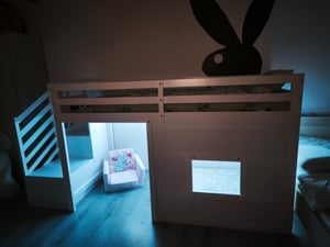 Merax stapelbed, 90x200 cm, met raam, LED-verlichting, trap met opbergruimte, veiligheidsreling, hoogslaper, kinderbed, jeugdbed, stapelbed, wit Klantenfoto 1