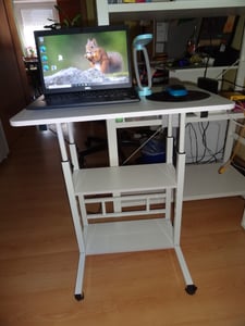 Bureau réglable en hauteur avec roulettes, pour PC, 60 x 40 cm, table haute, blanc Photo du client 2