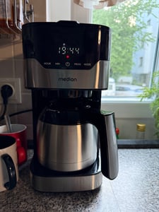 MEDION Kaffeemaschine mit Thermoskanne und Timer (Filtermaschine, 8 Tassen, 1,2 Liter, 900 Watt, 3 Stufen, Warmhaltefunktion, Timer Zeitschaltuhr, Antitropf, Display, MD18458) edelstahl Kunden-Foto 1