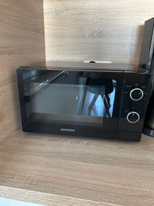 Samsung MS20A3010AL/EG, 20 ℓ Solo-Mikrowelle, Arbeitsplatte, Solo-Mikrowelle, 20 l, 700 W, Drehregler, Schwarz Kunden-Foto 1