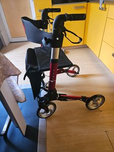 Leichtgewichtrollator Antar AT51006, doppelt faltbar Rot Kunden-Foto 1
