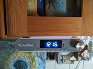 TechniSat VIOLA, Kuchyně, Analogový a digitální, DAB, FM, 87,5 - 108 MHz, 174 - 240 MHz, Automatické vyhledávání Fotografie od zákazníka č. 1