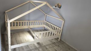 Crazy Pine Hausbett mit Schubladen 140x200 cm – Kinderbett aus Naturholz in Weiß – Bodenbett mit Stauraum und Abnehmbarer Barriere - Crazy House Kunden-Foto 6