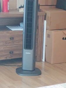 MEDION P15 TF Turmventilator mit Fernbedienung (5 Geschwindigkeitsstufen, leiser Schlafmodus, 45 Watt Leistung, Automatische 80° horizontale Oszillation, LED Display, MD10809) weiß Kunden-Foto 4