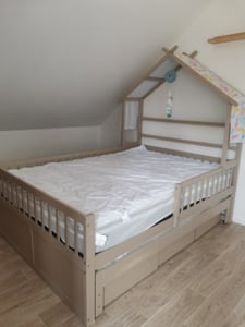 Lit enfant Flieks en forme de maison 140 x 200 cm avec lit gigogne, lit double en bois pour enfant avec 3 tiroirs, lit enfant avec rideaux de lit, couleur crème Photo du client 1