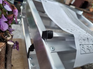 Drabest | Aluminium Haushaltsleiter - 2x6 Stufen - Zweiseitig Klappbar - Rutschfeste Stufen -Tragkraft 125 kg - Höhe 1,33 m Kunden-Foto 2