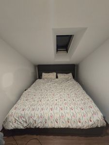 Flieks Čalouněná postel 180x200 cm s lamelovým roštem, Postel Boxspring s nastavitelným čelem, Manželská postel s úložným prostorem, Postel pro mladé s úložným prostorem, Povlečení, šedá barva Fotografie od zákazníka č. 3