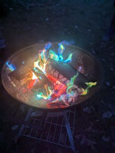 Feuerfarben Pulver für buntes Feuer 250 Gramm für Feuerstellen, Kamin, Ofen, Lagerfeuer oder für Outdoor-Events. Mach dein Feuer bunt! Feuer Farbe aus Kunden-Foto 1