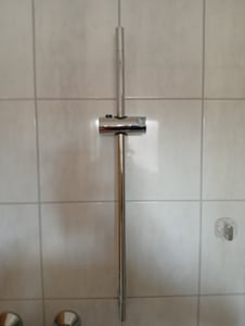 19mm Hoehenverstellbarer Duschkopfhalter fuer Gleitstange Schiene Kopfhalterungshalter Handbrausehalter 360-Grad-Drehung Sprayerhalterung Poliertes Chrom Kunden-Foto 1