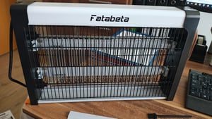 FATABETA Insektenvernichter Elektrisch Stark, 3500V Elektrischer Insektenfalle Mückenlampe mit UV Licht Keine Giftigen Chemikalien Effektive Reichwe Kunden-Foto 4