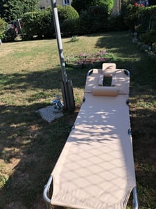 COSTWAY Sonnenliege mit Kopfstütze, klappbarer Liegestuhl, Strandliege mit 5 verstellbaren Rückenlehne 194 x 60 x 36 cm Beige Kunden-Foto 1