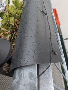 4er Set Geländerkasten Balkon mit Wasserspeicher Blumentopf Zaun Blumenkasten Geländer Balkontopf Balkonkasten mit Halterung Balkon Pflanzkasten Anthrazit Kunden-Foto 1