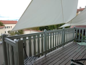 Driehoekige zonnescherm, 4x4x4 meter, crème kleur, gemaakt van HDPE Klantenfoto 1