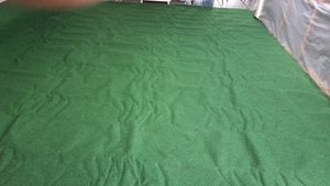 Rasenteppich Easy Grau 400 x 1000 cm – – Kunstrasen in Nadelfilz-Struktur (flach) – Outdoor Bodenbelag für Balkon, Terrasse & Pool Kunden-Foto 8