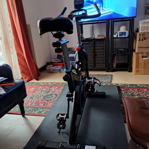 Wenoker Heimtrainer Fahrrad mit Eigener App und Magnetischem Widerstand, Bis 160KG, Indoor Fitnessbike Heimtrainer für Kardio Training Kunden-Foto 5