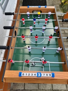 COSTWAY 4 w 1 – stół do piłkarzyków, stół wielofunkcyjny z piłkarzykami, bilardem, tenisem stołowym i air hockeyem, zestaw stołów do gier dla dzieci i dorosłych 125 x 97 x 83 cm Zdjęcie produktu od klienta nr 7