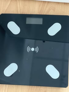 Körperfettwaage, Personenwaage Digital mit APP, Waage Personen Bluetooth Körperwaage für Körperfett, BMI, Gewicht, Muskelmasse, 180 kg - DATASCALE Kunden-Foto 3