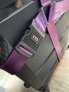 Sangle en croix pour valise – Sangle à bagages réglable, sangle pour valise avec cadenas à combinaison, solide et robuste, pour valises et bagages, violet Photo du client 1