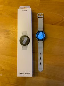 Samsung L315 Galaxy Watch 7 44 mm LTE argenté Bluetooth Smartwatch Photo du client 1