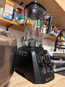 AMZCHEF Standmixer, 2000W Hochleistungsmixer, Smoothie Maker Mixer - 4 Vorprogramme - 8 Geschwindigkeiten - 8 Scharfe Klingen für 3D-Montage - 2 L Kunden-Foto 6