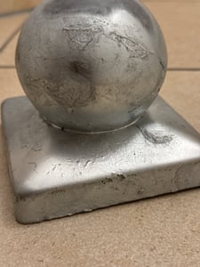 Pfostenkappe feuerverzinkt mit Kugel für Pfosten 8x8 cm - inkl. 2x Edelstahl-Schrauben Kunden-Foto 1
