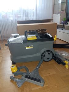 Kärcher Sprühextraktionsgerät Puzzi 8/1, 1.380 W, Flächenleistung 18 m2/h, 8 l Kunden-Foto 1