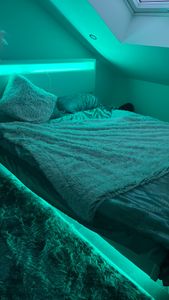 VASAGLE Bettgestell, Doppelbettgestell, 160 x 200 cm, schwebender visueller Effekt, Bett mit LED-Beleuchtung, hohem Kopfteil, Ladestation, modern Kunden-Foto 1