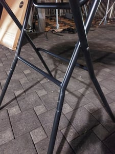 Goliving Bartisch Ø80x110cm - Stehtisch - Klappbar - Stabil - Inkl. Tischdecke & Schürze - Belastbar bis 50 kg - Schwarz Kunden-Foto 1