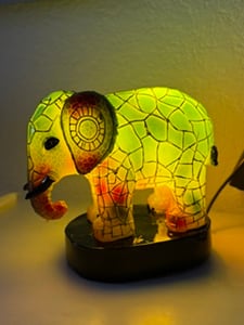 Led Pilz kleine Tischlampe, Drei Farben Touch Nachtlicht, Atmosphäre Schreibtischlampe für Nachttisch Kaffee Nachbildung (Weiß) Kunden-Foto 2