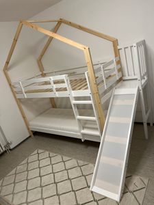 Flieks Etagenbett mit Rausfallschutz, Kinderbett mit Rutsche und Leiter, Hochbett mit Lattenrost, Hausbett Massivholzbett Stockbett 90x200cm, Weiß Kunden-Foto 1
