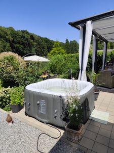 AREBOS mit LED für ca. 2 Personen In-Outdoor oval mit LED 2400 W Whirlpool, Schwarz