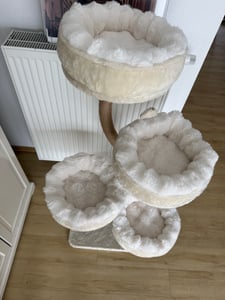 COSTWAY 132cm Kratzbaum, Katzenkratzbaum mit 4 abnehmbaren Plattformen, 2 Hängespielzeugen mit Glöckchen & Jute-Kratzstämmen, Kletterbaum, Spielturm Kunden-Foto 1
