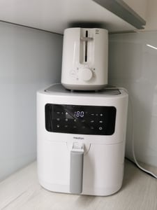 MEDION E40 XL Heißluftfritteuse (5,2 Liter, Airfryer, 2.150 Watt, 9 Automatikprogramme, Backfunktion, ölfreies Frittieren, Touch Bedienfeld, LED Anzeige, ILAG PFAS-frei) matt Kunden-Foto 2
