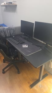 Schreibtisch 140 x 70 cm, Elektrisch höhenverstellbarer Schreibtisch, mit Memory-Funktion und Anti-Kollisions Technologie Schnelles laden USB/Typ C Kunden-Foto 4