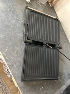 Olvy Kontaktgrill, 2000W, Elektrogrill Sandwichmaker, 5 Programme, Paninimaker, Grilltoaster indoor Grill, PFAS-freie Platten, Tisch Grill Kunden-Foto 3