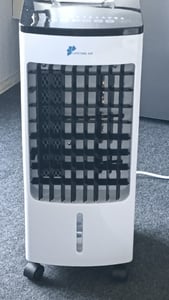 Mini stolný ventilátor s chladiacim prvkom – USB ventilátor s 3 stupňami, farebným podsvietením a 240 ml nádržkou na vodu. Chladiaci ventilátor Fotografia od zákazníka č. 1