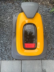 Robot tosaerba STIGA A 6v | Quad-RTK per una falciatura accurata | Telecamera HDR per il rilevamento degli ostacoli | Falciatura ordinata in schemi e percorsi | Perfetto per 600 m² Foto del cliente 6