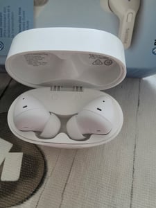 PHILIPS Truewireless Kopfhörer Bluetooth mit Mikrofon/Schweißbeständig, Im Ohr, 18 Stunden Spielzeit, Klassisches Design, Bequemer Sitz/Kabellose Kopfhörer/ TAT2206WT/00, Weiß Kunden-Foto 1