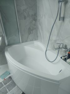 Wanna Akrylowa Zestaw 4w1 Asymetryczna 150x95 Lewa Biała + Obudowa Akrylowa, Nowoczesny Premium Syfon i Nogi (stelaż) w komplecie | BADLAND RIMA Zdjęcie produktu od klienta nr 3